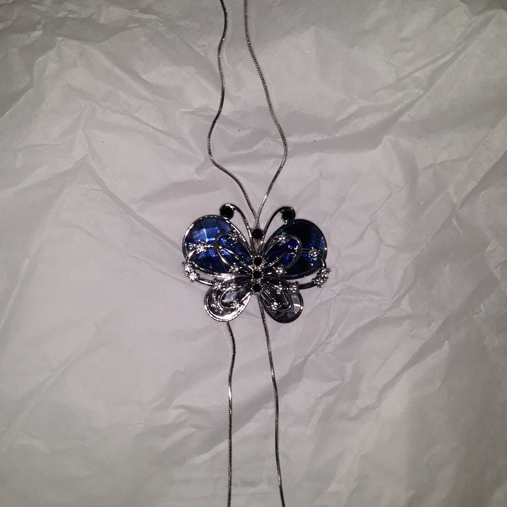 Butterfly Pendant Lariat Necklace in Blue and Silver NEW